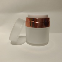 Bouteille de crème sans air en acrylique vide des fabricants en gros avec surface de sérigraphie d'emballage de cosmétiques de tête de pompe rose