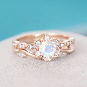 Ensemble de bagues de fiançailles en or rose unique, style vintage, demi-éternité, taille marquise, pierre de lune - Product Image 2