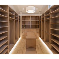 Idées de design de placards et vestiaires modernes pour chambres à coucher, avec armoires de luxe sur mesure et dressing