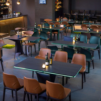 Table de bar moderne et ensemble de chaises avec éclairage LED, utilisation commerciale, structure en acier inoxydable, couleur personnalisable