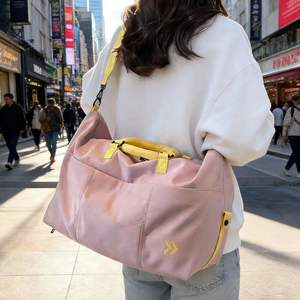 Sac de sport grande capacité, sac à bandoulière, sac de yoga avec compartiment sec/humide, sacs de voyage avec sangle de bagage - Product Image 1