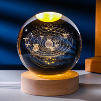 Boule de cristal 3D Galaxy avec lumière LED USB, sphère de cristal polie avec base en bois pour la décoration de chambre