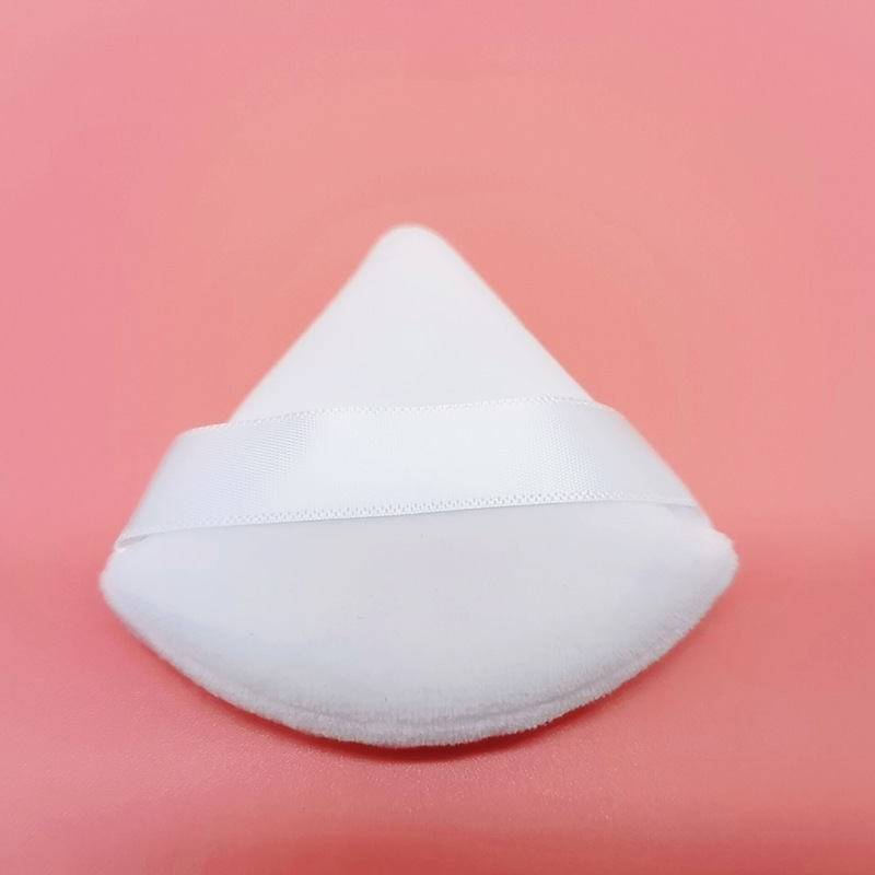 1 borla de maquillaje blanca