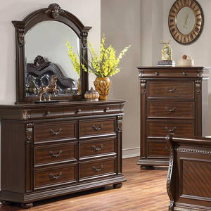 Table de chevet traditionnelle en bois foncé à 3 tiroirs et ornements sculptés pour chambre à coucher - Product Image 2