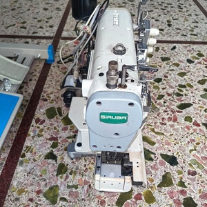 Machine à coudre interlock à trois aiguilles et cinq fils SIRUBA haute vitesse d'occasion C007 6000 points/min pour T-SHIRTS et JEANS - Product Image 3