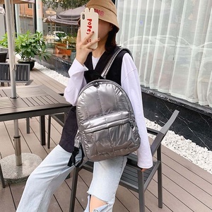 Sac à dos matelassé argenté métallisé à motif litchi, fermeture éclair, résistant à l'eau, mode, usage quotidien, pour femme, toutes saisons - Product Image 1