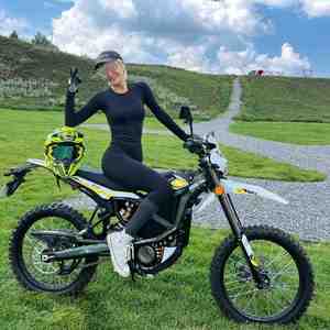 Super Ron Ultra Bee Racing 2025 Vélo électrique tout-terrain Vélo électrique <span class=keywords><strong>de</strong></span> montagne Super Ron Vélo électrique <span class=keywords><strong>de</strong></span> <span class=keywords><strong>route</strong></span> Super vélos électriques pour adultes - Product Image 5