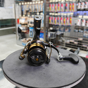 Carrete de Pesca Giratorio Ultraligero <span class=keywords><strong>Shimano</strong></span> 22 BB-X Rinkai SP con <span class=keywords><strong>Freno</strong></span> de Palanca para Pesca de Pescada Negra en Roca y Pesca en Agua Salada - Product Image 3