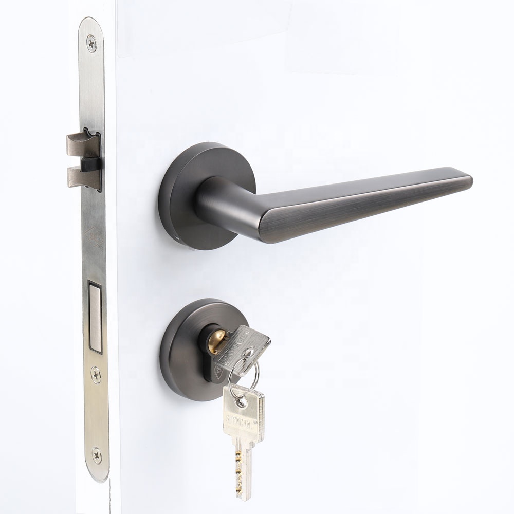 Modern Simple Design Matte Black Zinc Alloy Door Handle for Hotel Use with Wooden Base