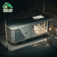 Maison capsule spatiale contemporaine préfabriquée modulaire avec structure en acier, villa mobile, espace extérieur à thème spatial miniature
