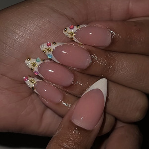 <span class=keywords><strong>Faux</strong></span> ongles en amande <span class=keywords><strong>pastel</strong></span> français, taille moyenne, avec base rose nude et détails en strass étoile dorée, à presser, pour demoiselle d'honneur - Product Image 1