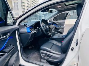 <span class=keywords><strong>Toyota</strong></span> <span class=keywords><strong>CHR</strong></span> 2022 fabriquée en Chine, version haut de gamme, véhicule à bas <span class=keywords><strong>prix</strong></span>, configuration élevée, voyage en famille, SUV économique en carburant - Product Image 5