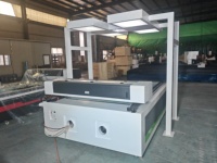 Machine de gravure laser CO2 CNC avec caméra CCD, machine de découpe laser CO2 4*8 pieds pour le bois