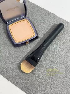 <span class=keywords><strong>Pinceau</strong></span> <span class=keywords><strong>de</strong></span> maquillage professionnel noir à manche en bois unique et virole en aluminium, en poils synthétiques véganes, sans traces, en forme <span class=keywords><strong>de</strong></span> langue, marque privée - Product Image 6