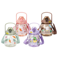 Nouveautés : Bouteille d'eau en plastique pour enfants, 1L, écologique, motif ours ventru de dessin animé, avec couvercle anti-fuite et pailles