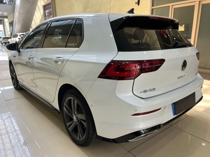 YD AUTO Volkswagen Golf 280TSI DSG R-line 2023 Gasolina Blanco Polar Motor Delantero Tracción Delantera 27,916km en Stock - Product Image 6