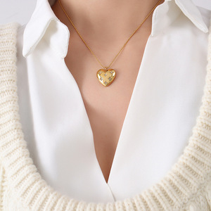 Collier pendentif cœur massif en acier inoxydable 316L plaqué or PVD résistant à l'eau avec zircon pavé romantique <span class=keywords><strong>Chris</strong></span> April en stock - Product Image 5