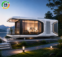 Capsule spatiale futuriste, maison conteneur, pod de vie modulaire mobile avec structure en aluminium intelligente, étanche