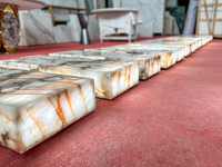 Marches d'escalier en quartzite rétroéclairées, pierre naturelle de luxe, marches d'escalier lumineuses pour la décoration intérieure de villa, taille personnalisée
