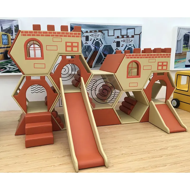 Personnalisé gymnase intérieur doux aire de jeux enfants utilisés en nid d'abeille jouets d'escalade équipement de jeu doux à vendre
