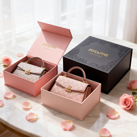 Boîte rigide carrée en carton rose faite à la main avec fermeture magnétique, ensemble de rangement pour sac à main noir et emballage de marque