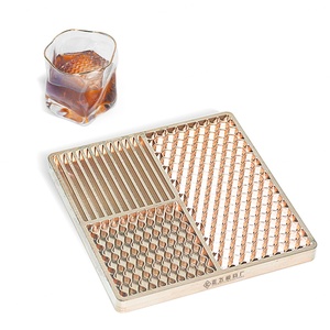 Plaque de conception de motifs pour glaçons en laiton personnalisée pour whisky et cocktails - Product Image 2