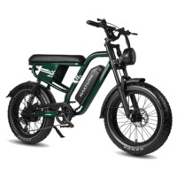 Vélo électrique tout-terrain noir à pneus larges, style rétro, pour trajets quotidiens, avec selle en cuir et phare avant, pour le marché européen.