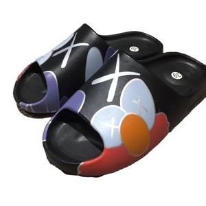 HappyChina nouvelles sandales antidérapantes chaussures de jardin unisexe Graffiti toboggan pas cher en gros Kanye mousse coureur diapositives pantoufle - Product Image 3