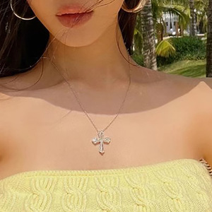 Collana con Ciondolo in Cristallo per Donne, Choker Lussuoso Scintillante, Gioiello Elegante e alla Moda per Uso Quotidiano - Product Image 5