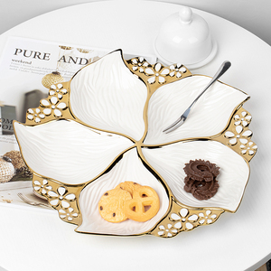 Nuovo Prodotto: Piatto Decorativo in Ceramica a Forma di Foglia, Lussuoso Portadolci Placcato Oro, Piatto Divisorio per Frutta - Product Image 3