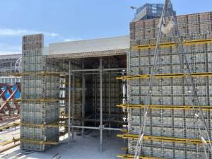 Moderne witte herbruikbare, kosteneffectieve kunststof bekisting voor betonconstructie - Product Image 3