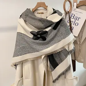 新款时尚几何图案羊绒围巾包女冬季保暖130 * 128厘米羊绒方形披肩双面大围巾