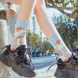 <span class=keywords><strong>2022</strong></span> nueva moda Popular dibujos de colores calcetines diseñador personalizado algodón Crew Calcetines para mujeres - Product Image 2