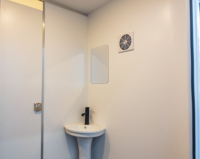 Remorque de toilettes de luxe portable tout-terrain à 4 postes, design européen, avec certification DOT ADR VIN pour usage en appartement