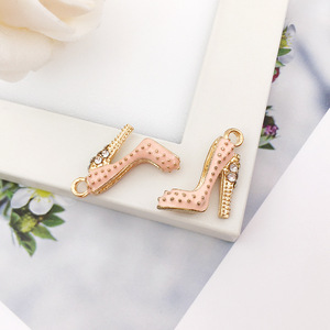 จี้ห้อยรองเท้ารูปการ์ตูนสยองขวัญแบบกำหนดเอง <span class=keywords><strong>Stranger</strong></span> <span class=keywords><strong>Things</strong></span> สไตล์แ<span class=keywords><strong>ม</strong></span>่บ้านสุดเท่ สำหรับตกแต่งกระเป๋า รองเท้า หรือทำเครื่องประดับ ผลิตจากโรงงานอิตาลี - Product Image 2