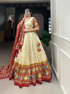 Seda impressa requintada Lehenga Choli Patola & <span class=keywords><strong>Foil</strong></span> Print Elegância tradicional - Product Image 4