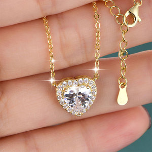قلادة أنيقة لامعة بتصميم قلب حلو مرصعة بالزركون، سلسلة عنق على شكل حرف V لعيد الحب للنساء - Product Image 4