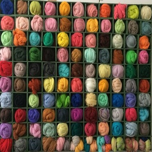 Hilo de <span class=keywords><strong>Lana</strong></span> <span class=keywords><strong>Merino</strong></span> 100% Teñido en 110 Colores, Ecológico, Antipilling, <span class=keywords><strong>para</strong></span> Feltrado con Agujas y Tejido a Mano - Product Image 2