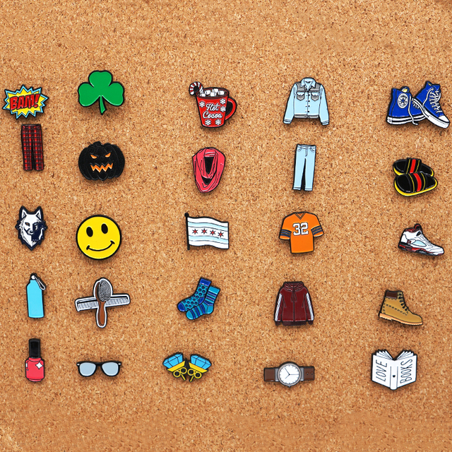 OEM/ODM Professional Enamel Pins Manufacturer Multiple Paint Colors Custom Dye Black Lacquered Badge Clothes Pins