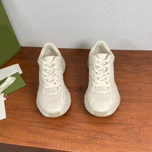 Chaussures de sport décontractées de haute qualité pour hommes et femmes, conçues par des designers, avec des propriétés antidérapantes et respirantes. - Product Image 5