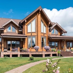 Abri de jardin en bois, style traditionnel, imperméable, pour rangement extérieur, traitement naturel sous pression, idéal pour la cour. - Product Image 2