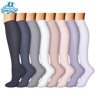 Lot de 8 paires de chaussettes de sport compressives à motifs colorés et imprimés numériquement pour l'automne – Vente en gros