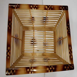 Bandeja de cesta de bambú tejida a mano rectangular con detalles de puntos quemados Organizador decorativo y funcional para el hogar - Product Image 1