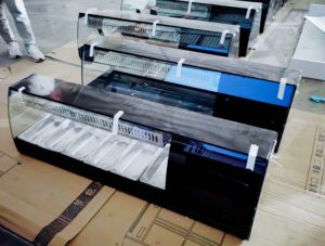 Vitrine réfrigérée personnalisée pour sushis, congélateur de comptoir à dégivrage automatique pour station de préparation alimentaire - Product Image 5