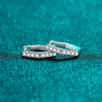 Boucles d'oreilles créoles Huggie en argent sterling 925 avec moissanite, plaqué rhodium, sertissage griffe, bijoux de mode de luxe tendance