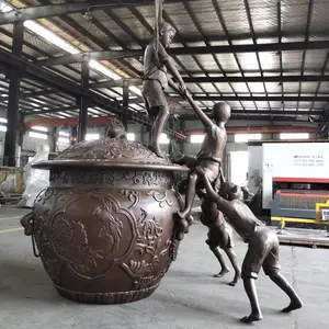 Özel modern metal sanat bronz renk dökme pirinç heykeli pot manzara ekran ile çocuk oynamak bahçe dekor açık heykel