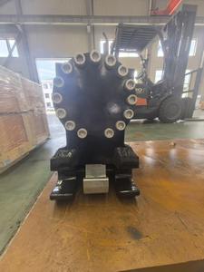 Attache rapide hydraulique inclinable GJEM GJTH9000 pour excavatrice, couple de 3200 Nm, rotation à 180 degrés, pour excavatrices de 15 à 20 tonnes - Product Image 2