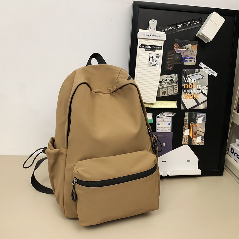 Khaki without pendants