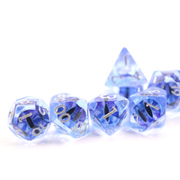 Jeu de dés D & D en résine œil de dragon bleu de 7 pièces à bord souple polyédrique pour les joueurs de donjons et de dragons