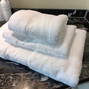 <span class=keywords><strong>Set</strong></span> di Asciugamani da <span class=keywords><strong>Bagno</strong></span> in Cotone Bianco Ricamati Certificati CE per Hotel, Spa, Salone - Product Image 3
